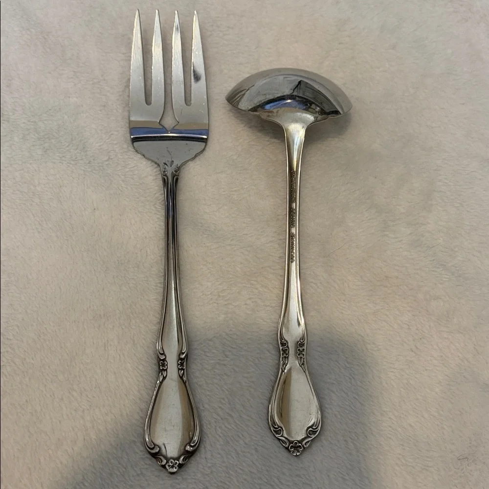 Oneidacraft Deluxe Stainless Serving Spoon, soup spoon and Fork Glossy Silver